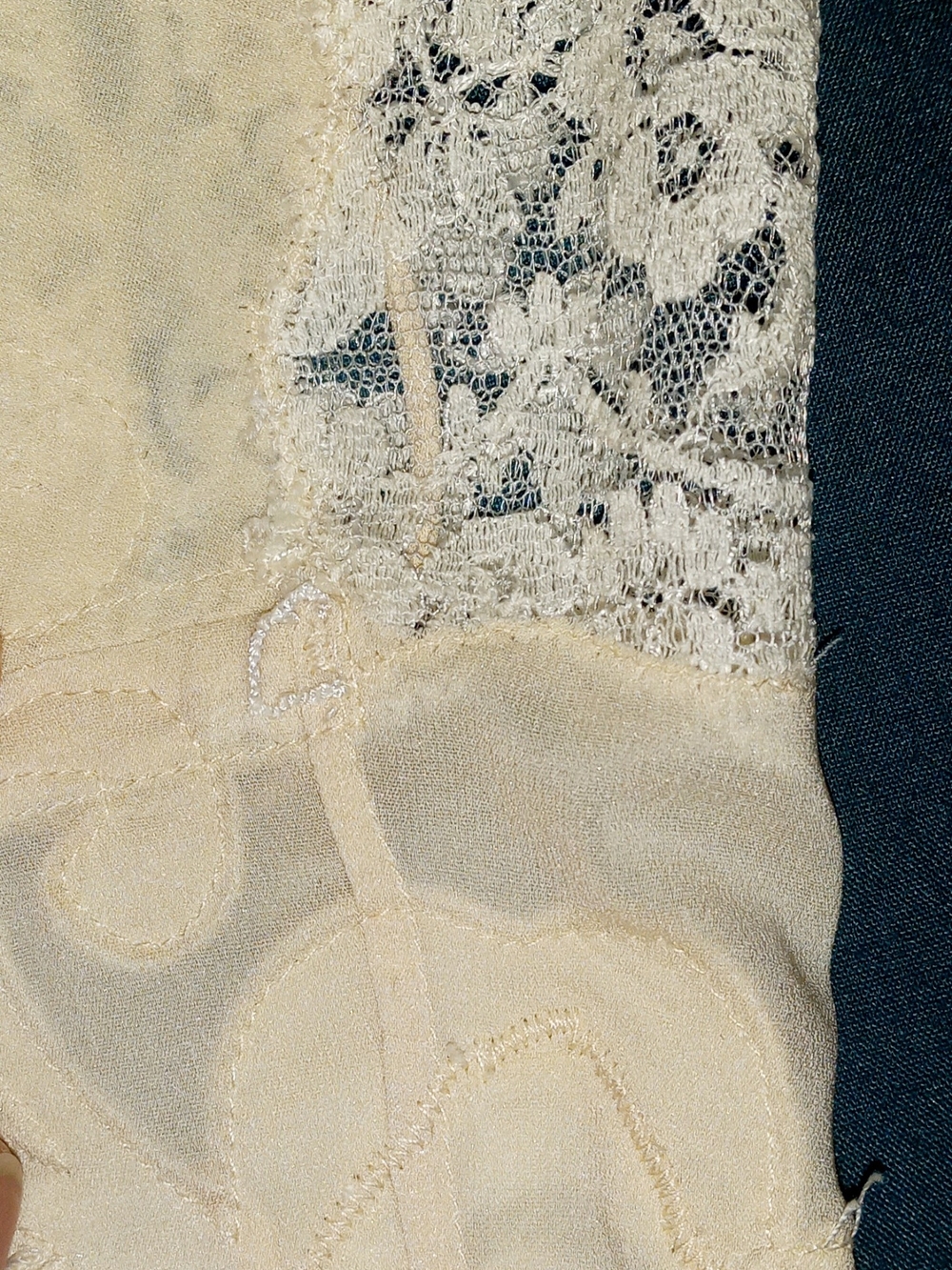 Dolce&Gabbana Vintage Y2K Ivory Colored Silk/Lace Camisole W/Floral Apliques - Picture 12 of 15